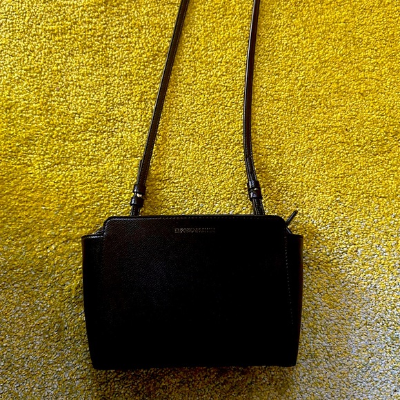 Emporio Armani Elegant Black Crossbody Bag - Picture 1 of 2